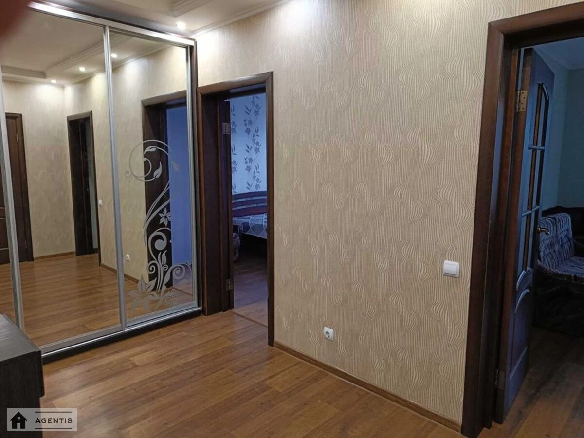 Сдам квартиру 1 комната, 54 m², 10 эт./28 этажей. 17, Харьковское 17, Киев. 