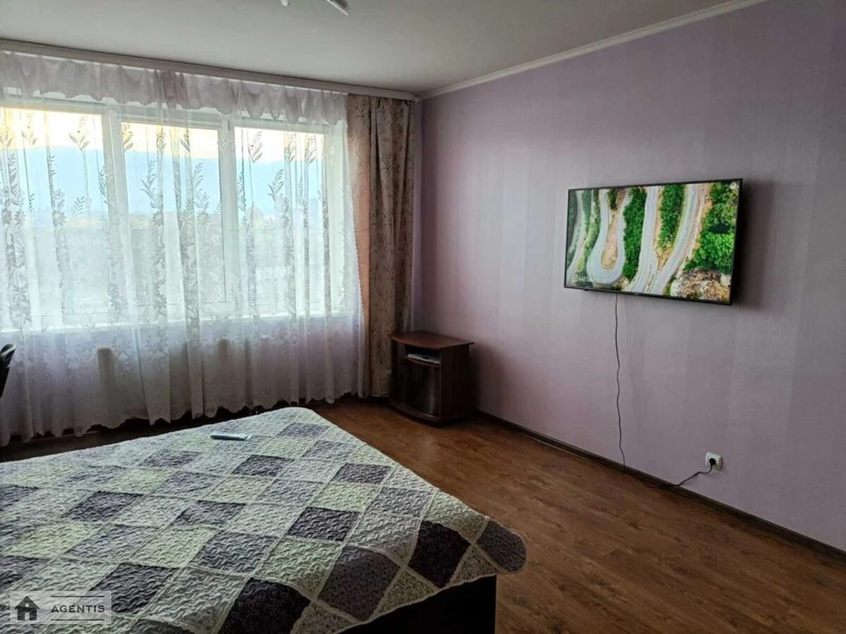 Сдам квартиру 1 комната, 54 m², 10 эт./28 этажей. 17, Харьковское 17, Киев. 