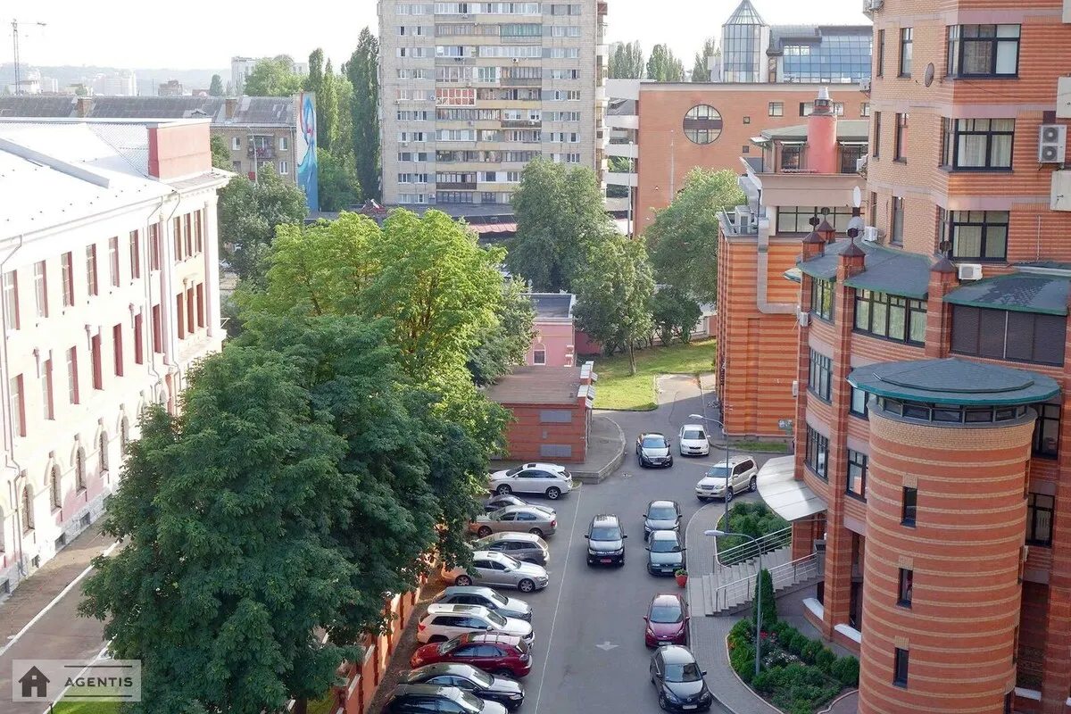 Сдам квартиру 2 комнаты, 86 m², 7 эт./11 этажей. 23, Леси Украинки 23, Киев. 