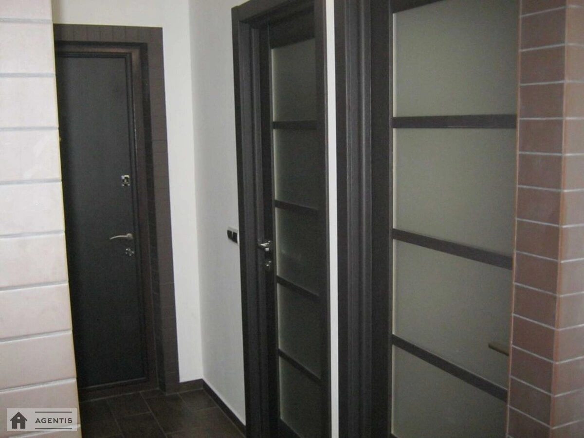 Сдам квартиру 1 комната, 40 m², 8 эт./32 этажа. Жилянская, Киев. 