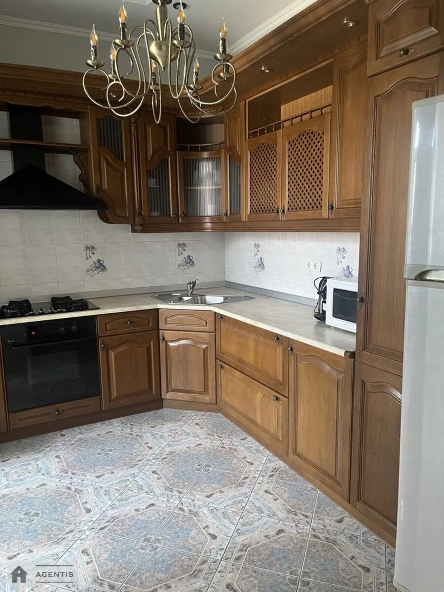 Здам квартиру 2 кімнати, 60 m², 3 пов./3 поверхи. Подільський район, Київ. 