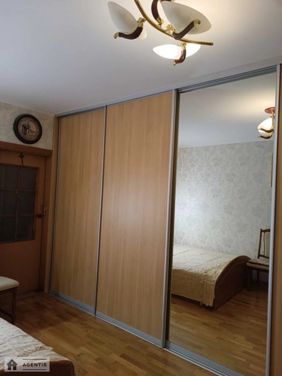 Здам квартиру 2 кімнати, 63 m², 9 пов./19 поверхів. 1, Драгоманова 1, Київ. 