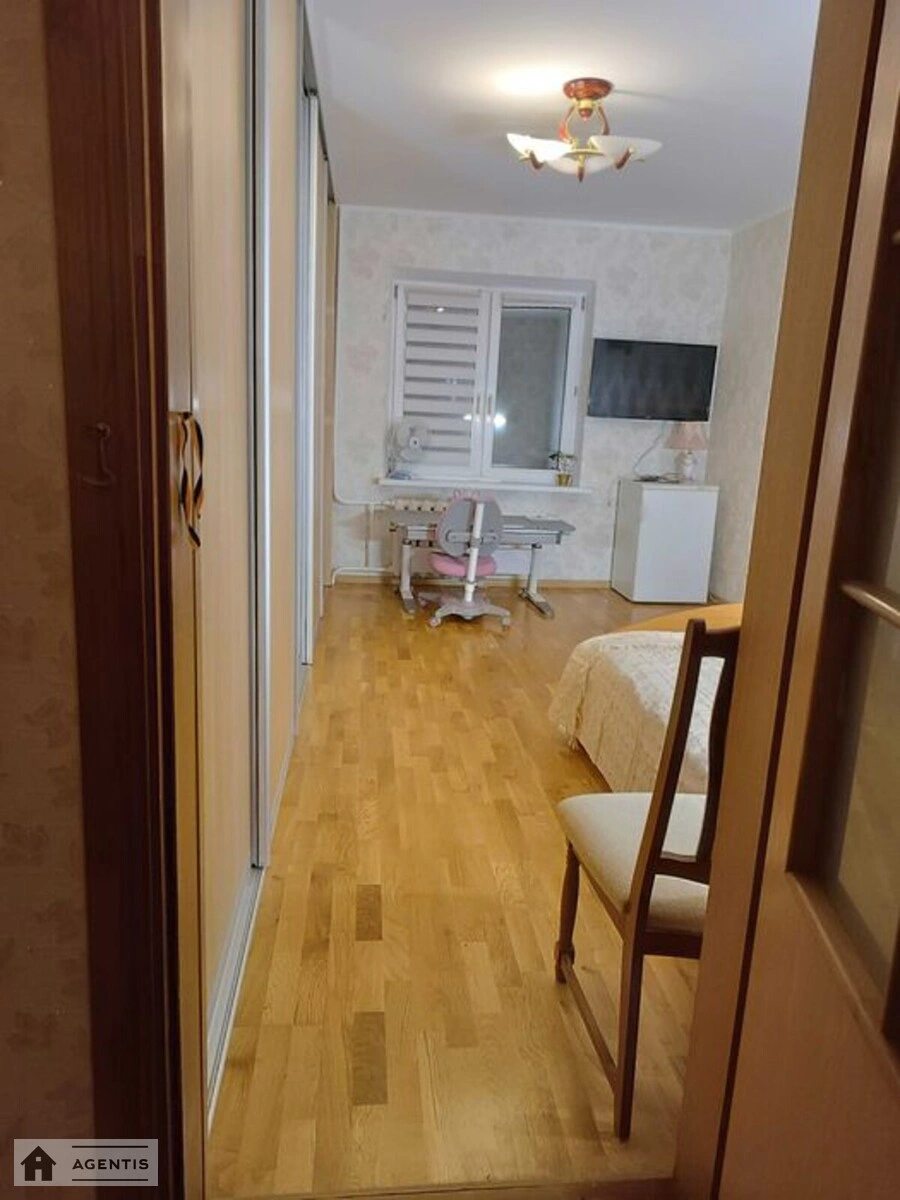 Здам квартиру 2 кімнати, 63 m², 9 пов./19 поверхів. 1, Драгоманова 1, Київ. 