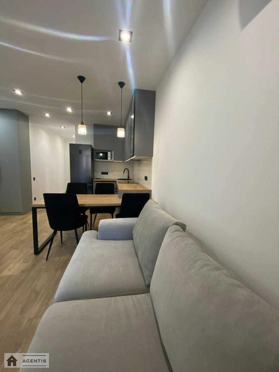 Здам квартиру 2 кімнати, 43 m², 3 пов./9 поверхів. Салютна, Київ. 