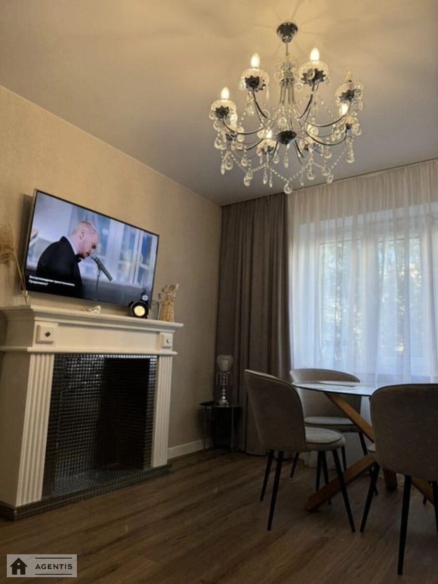 Apartment for rent 3 rooms, 78 m², 4th fl./10 floors. Chornobylska, Kyiv. 