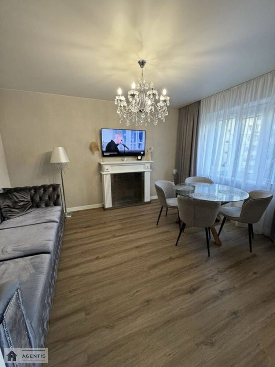 Apartment for rent 3 rooms, 78 m², 4th fl./10 floors. Chornobylska, Kyiv. 