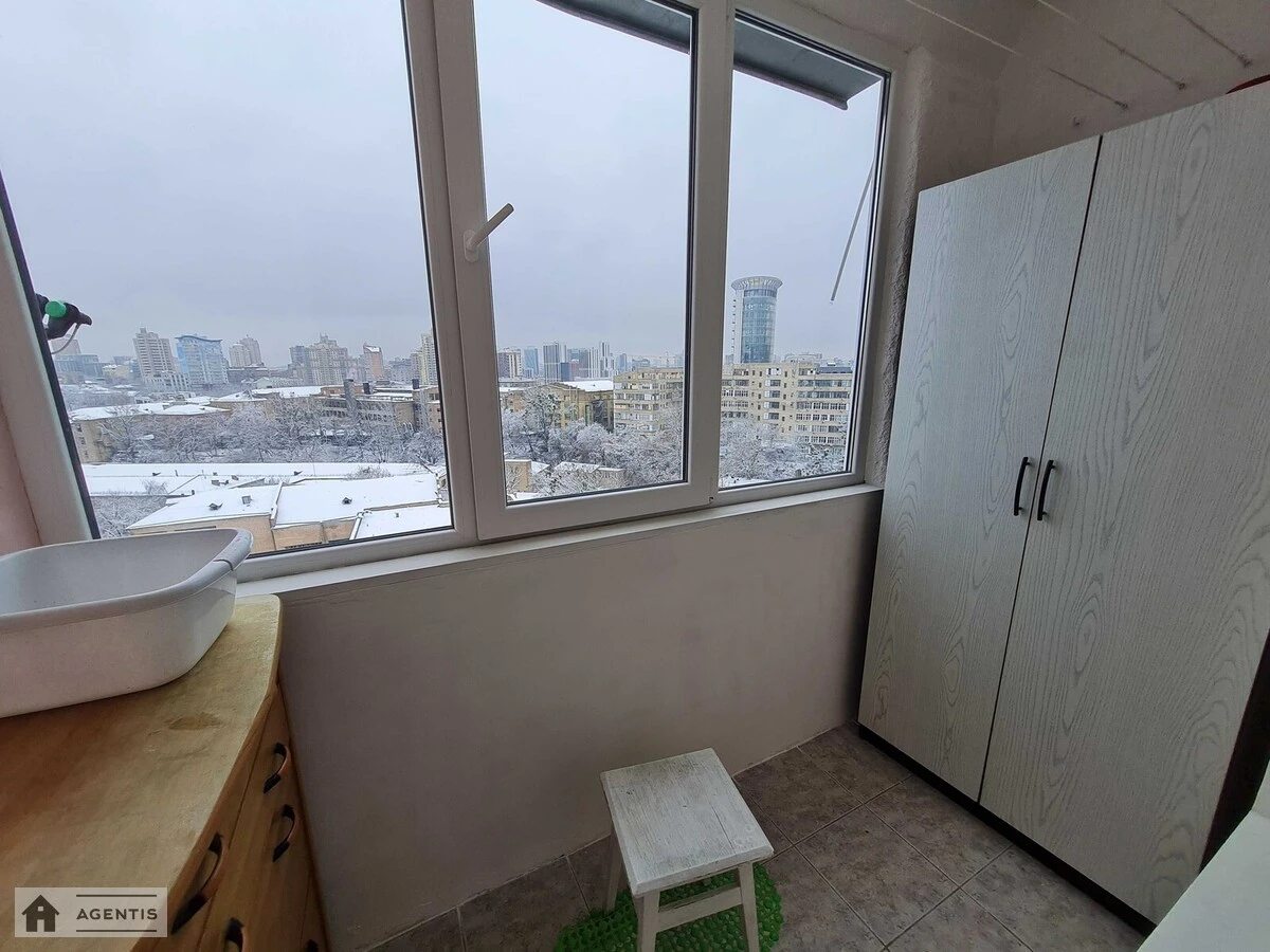 Сдам квартиру 4 комнаты, 85 m², 8 эт./9 этажей. 3, Татарская 3, Киев. 