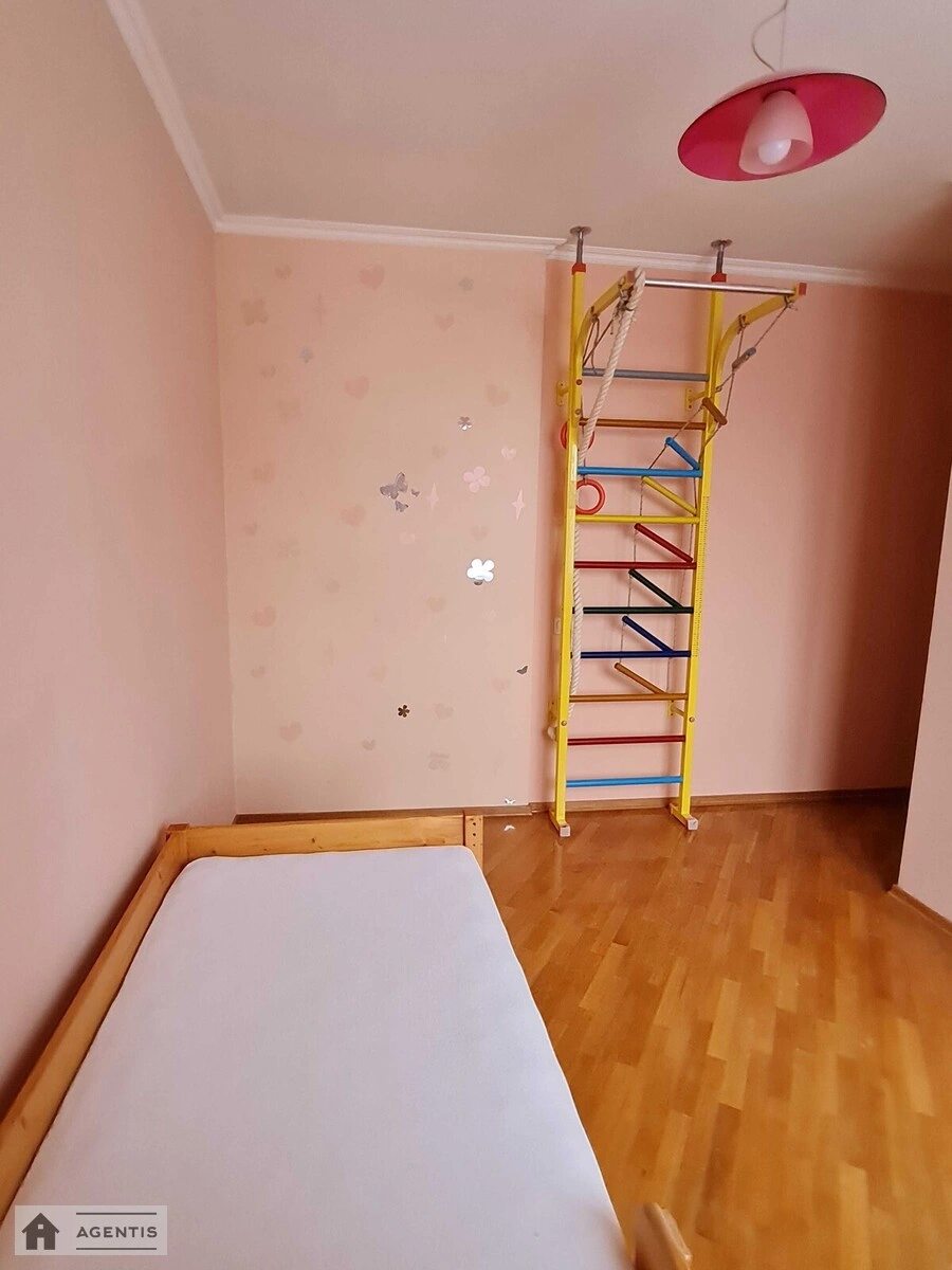 Сдам квартиру 4 комнаты, 85 m², 8 эт./9 этажей. 3, Татарская 3, Киев. 