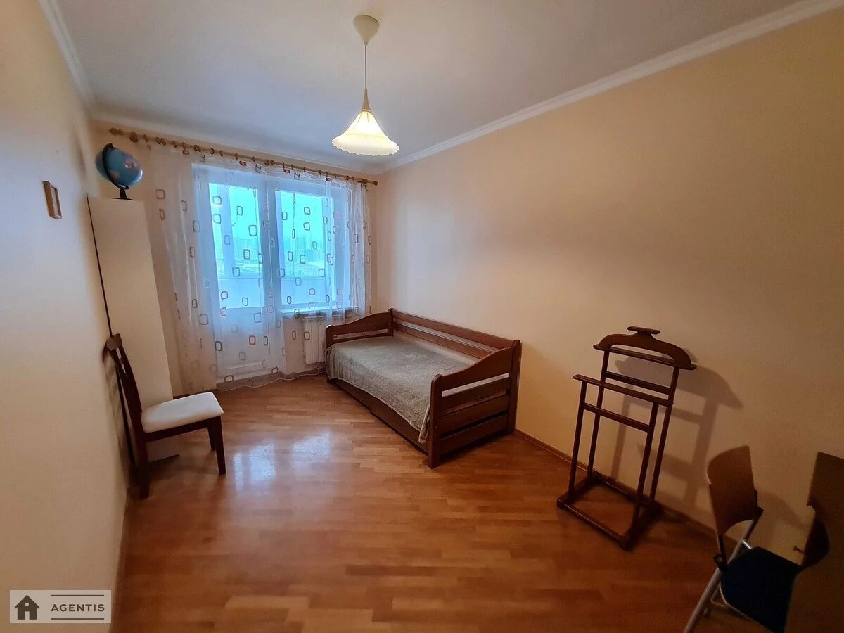 Сдам квартиру 4 комнаты, 85 m², 8 эт./9 этажей. 3, Татарская 3, Киев. 