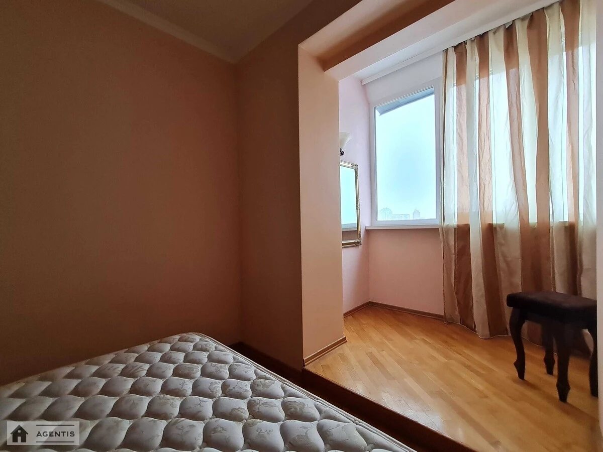 Сдам квартиру 4 комнаты, 85 m², 8 эт./9 этажей. 3, Татарская 3, Киев. 