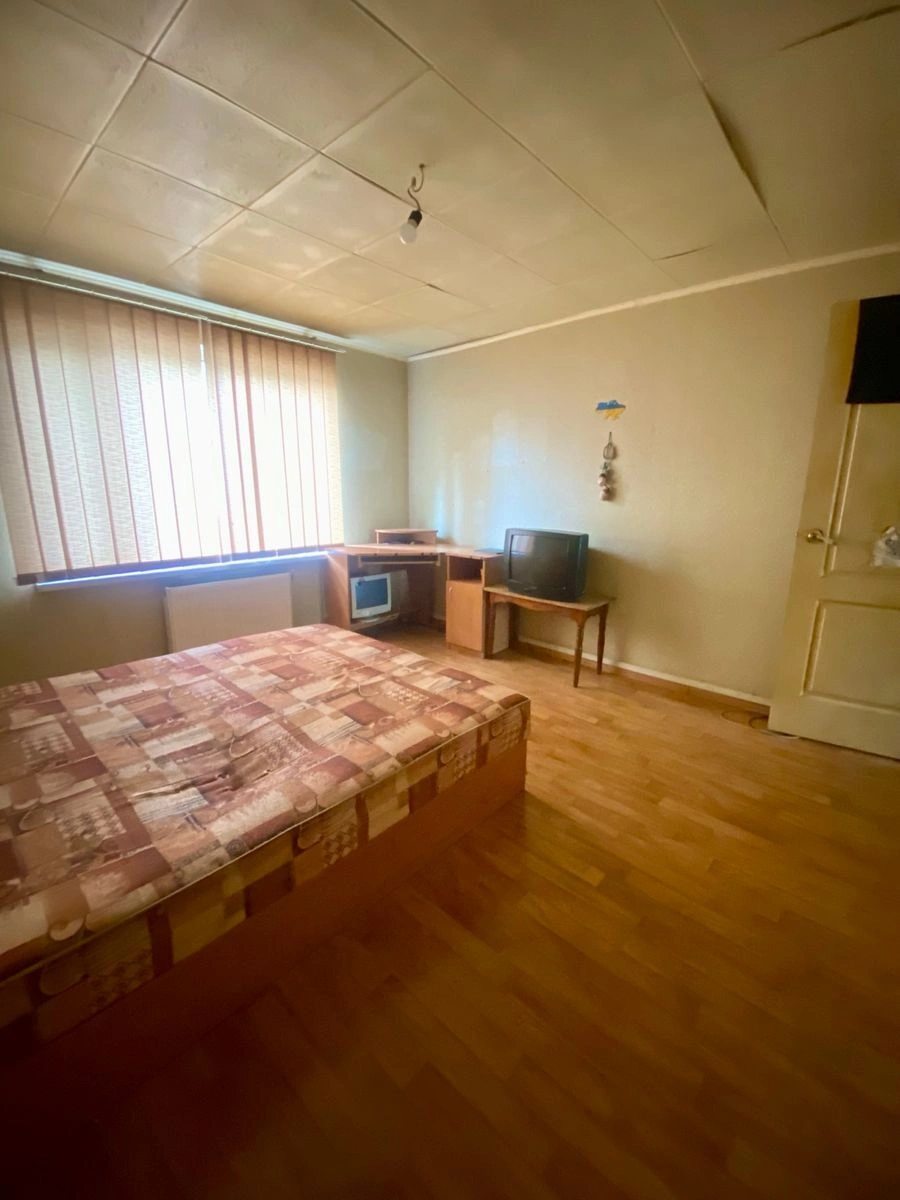 Продаж квартири 3 кімнати, 55 m², 1 пов./1 пов.. Подільський (ленінський), Кропивницький. 