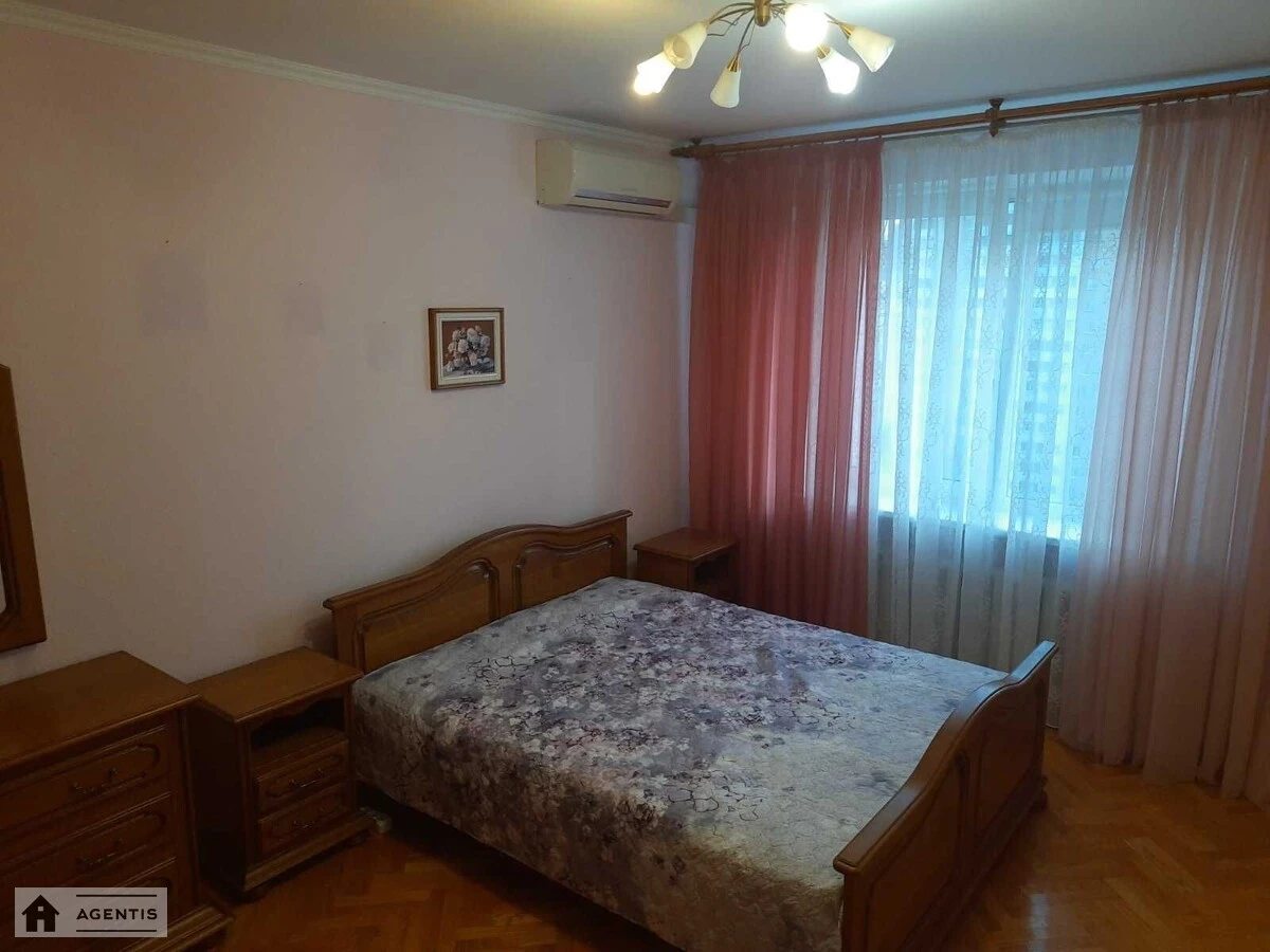 Apartment for rent 3 rooms, 104 m², 11th fl./16 floors. Darnytskyy rayon, Kyiv. 