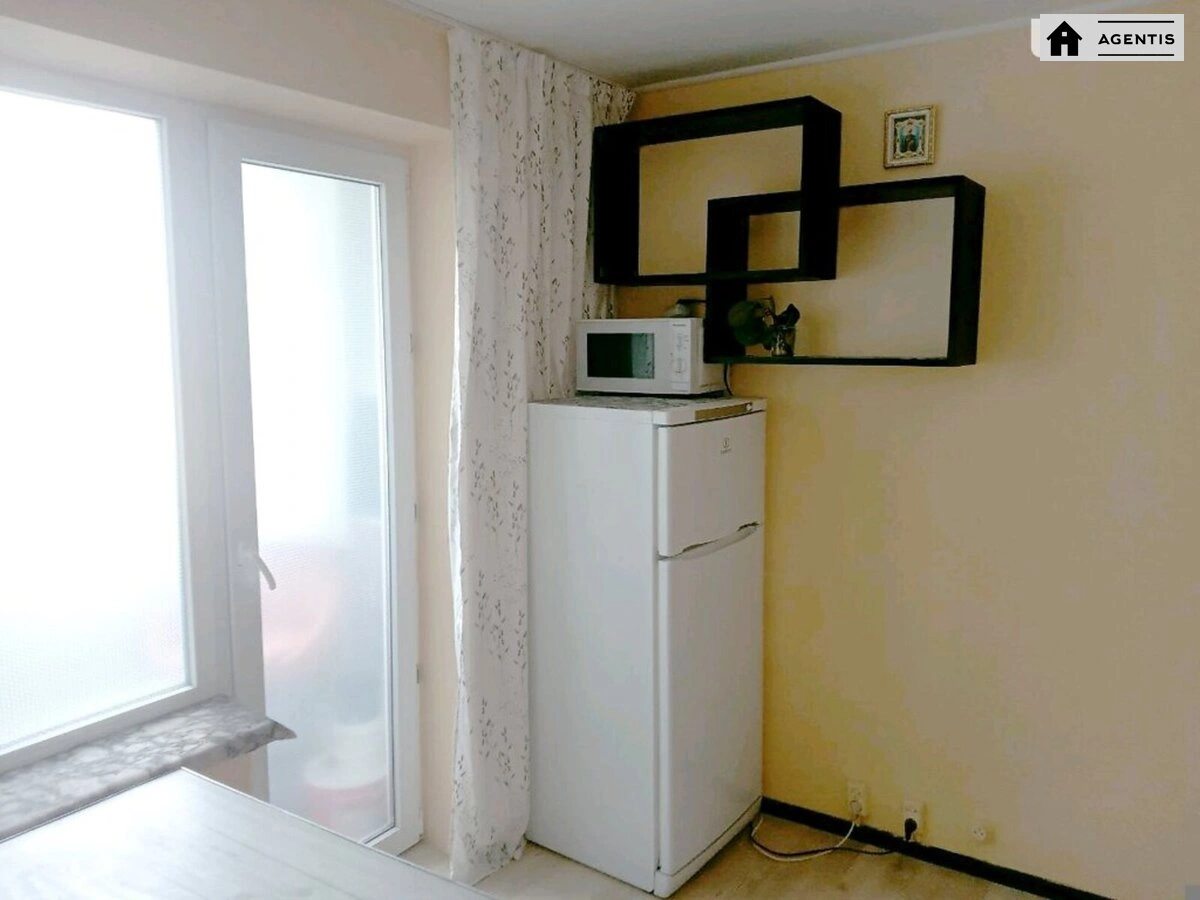 Сдам квартиру 1 комната, 31 m², 14 эт./16 этажей. 47, Вышгородская 47, Киев. 