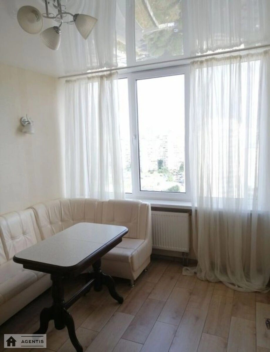 Apartment for rent 1 room, 40 m², 18th fl./26 floors. Solomiyi Krushelnytskoyi vul., Kyiv. 