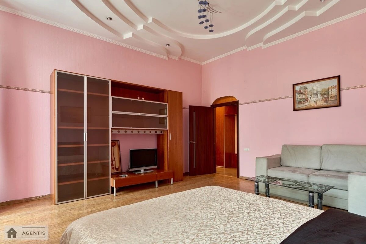 Apartment for rent 3 rooms, 120 m², 4th fl./5 floors. 5, Baseyna 5, Kyiv. 