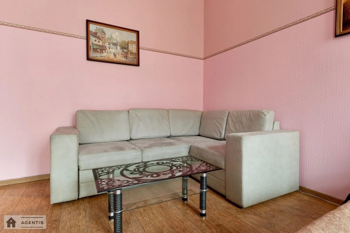 Apartment for rent 3 rooms, 120 m², 4th fl./5 floors. 5, Baseyna 5, Kyiv. 