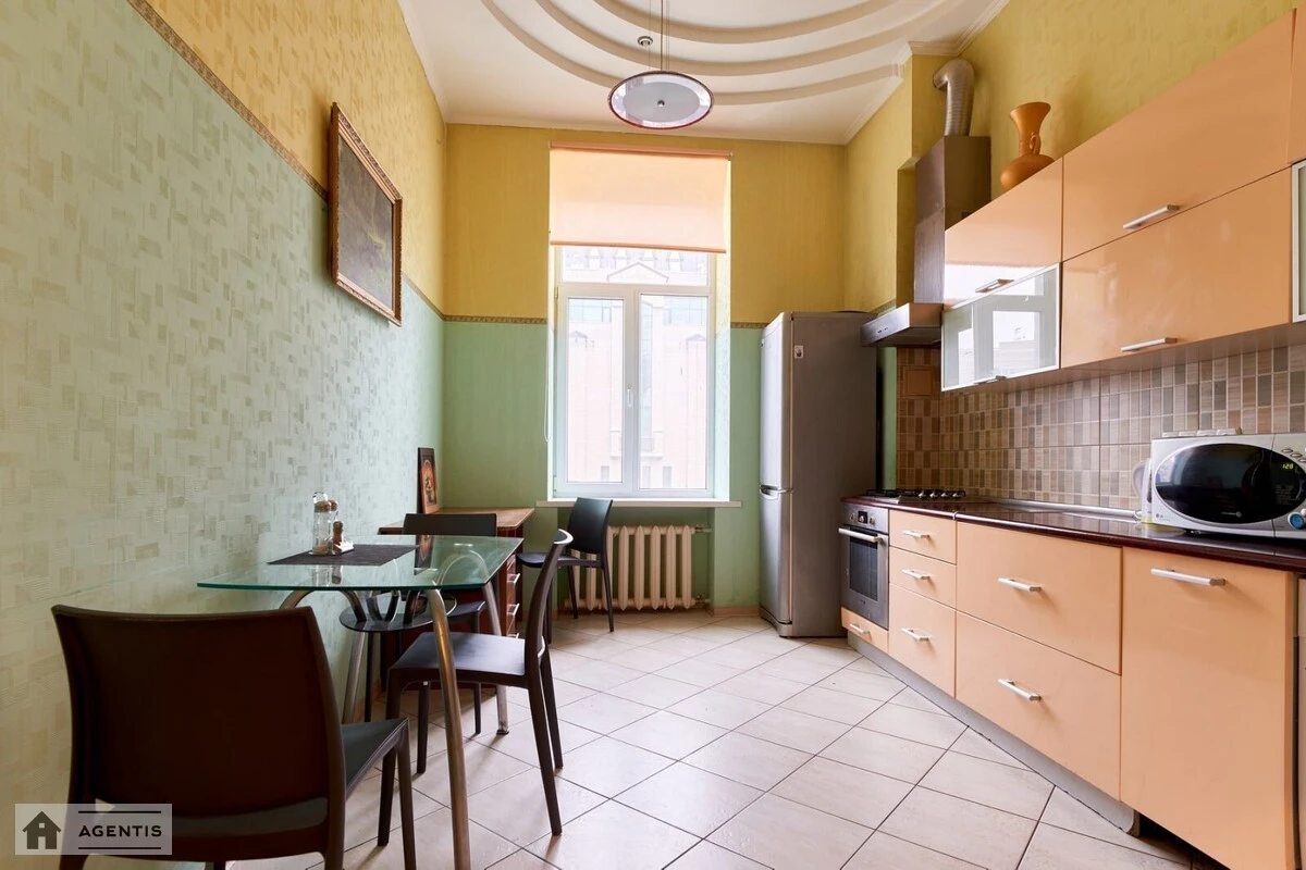 Apartment for rent 3 rooms, 120 m², 4th fl./5 floors. 5, Baseyna 5, Kyiv. 