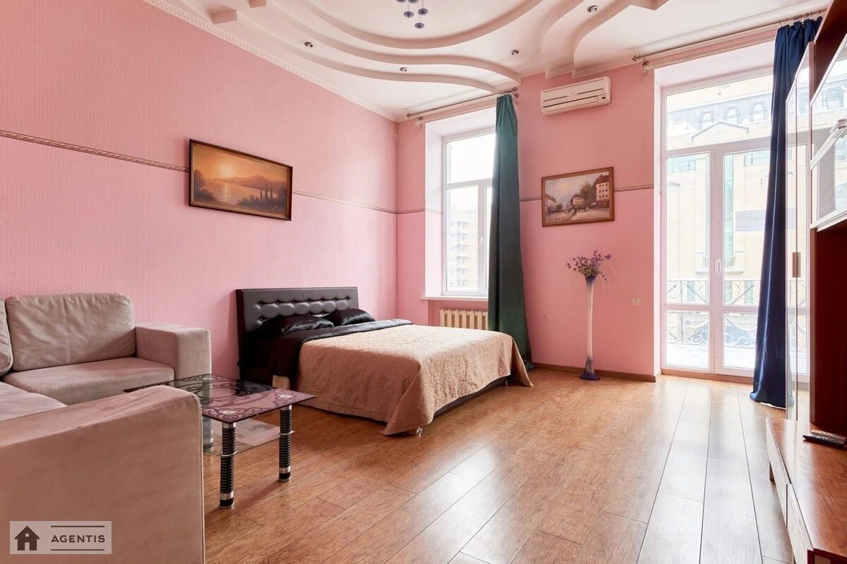 Apartment for rent 3 rooms, 120 m², 4th fl./5 floors. 5, Baseyna 5, Kyiv. 