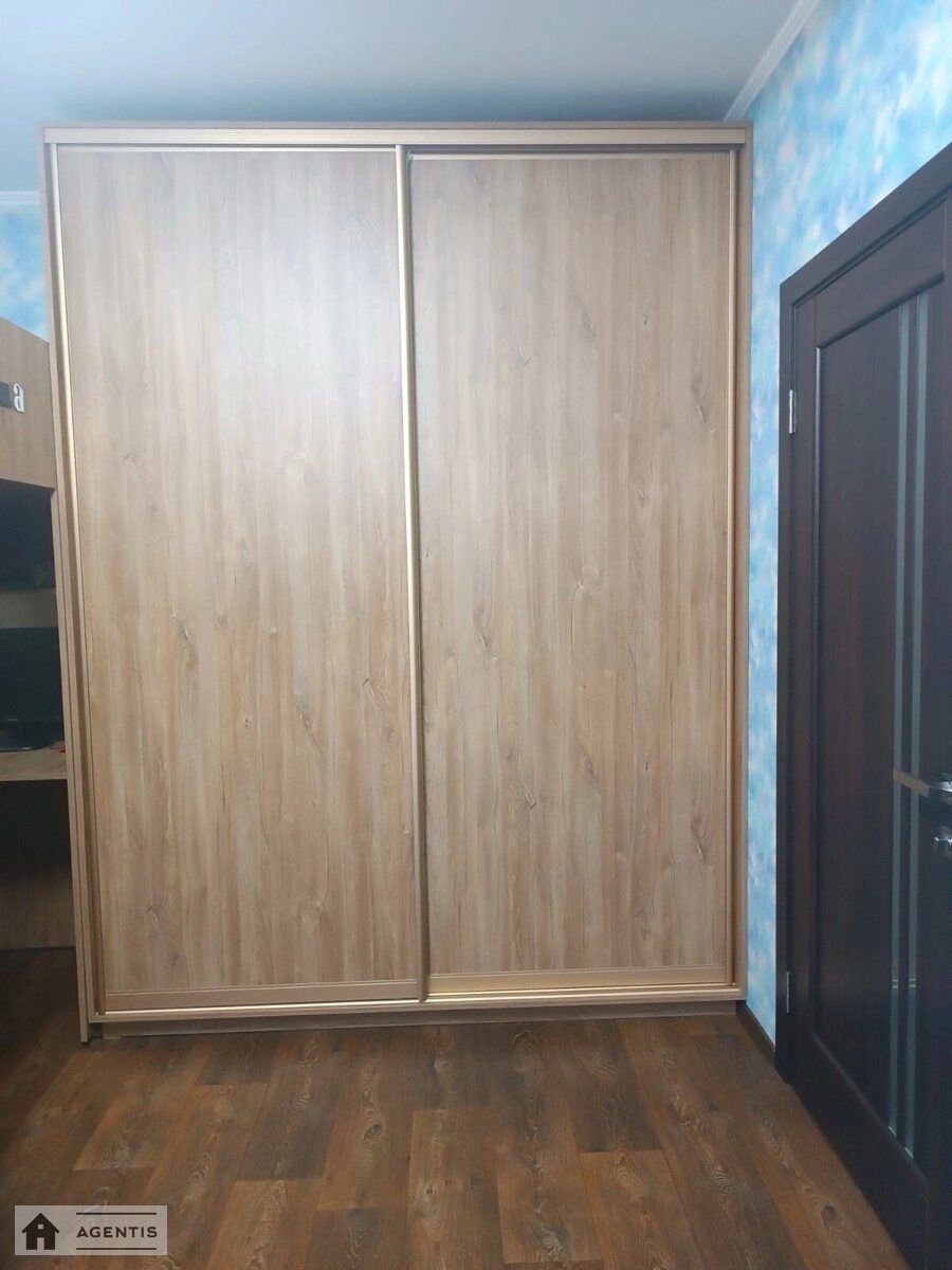 Здам квартиру 1 кімната, 35 m², 2 пов./4 поверхи. 2, Степана Рудницького вул., Київ. 