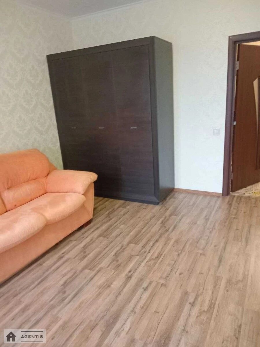 Apartment for rent 2 rooms, 67 m², 2nd fl./8 floors. Metrologichna, Kyiv. 