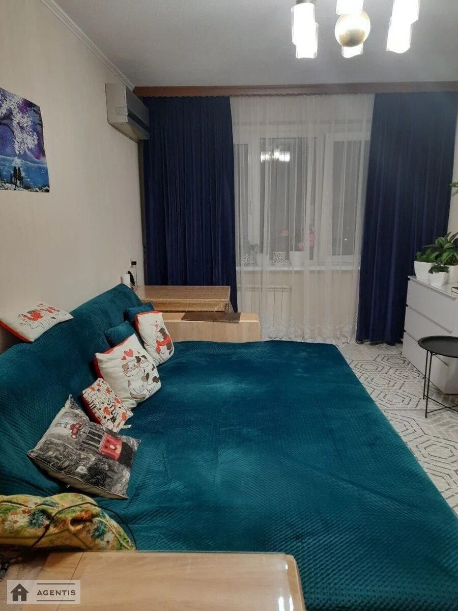 Сдам квартиру 2 комнаты, 49 m², 7 эт./9 этажей. 28, Озерная 28, Киев. 