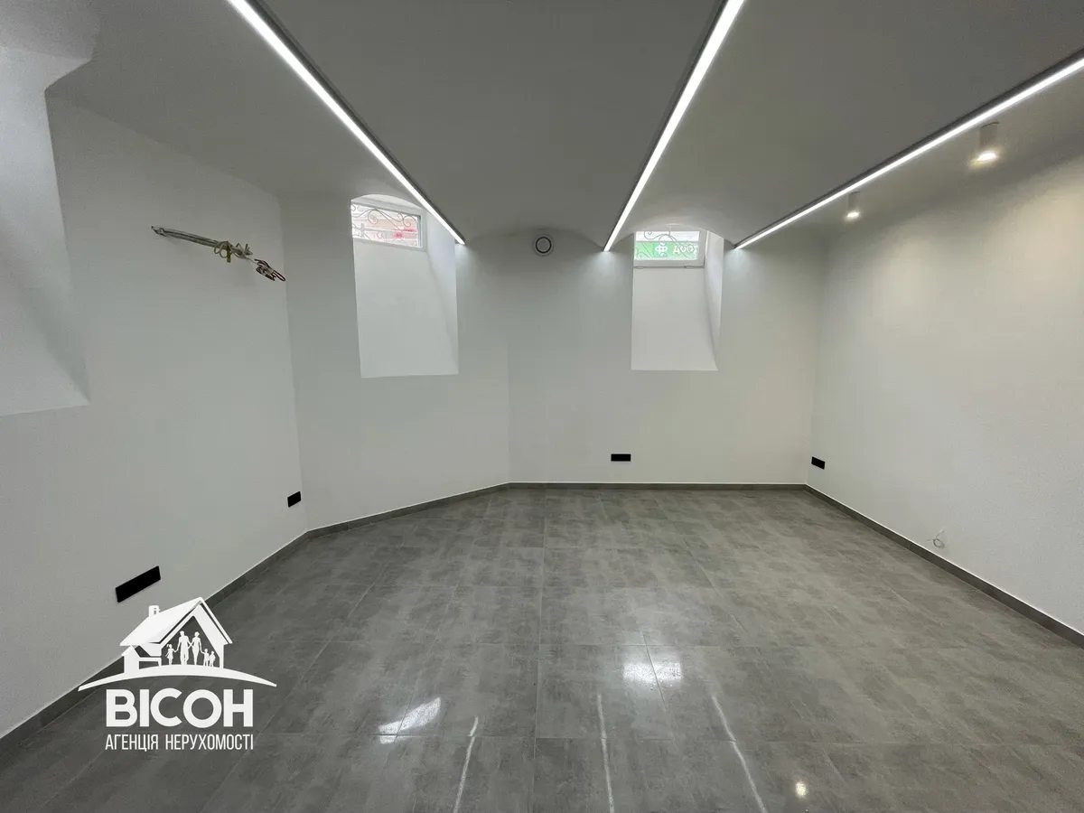 Продам нерухомість під комерцію 37 m², 1 пов./2 поверхи. 39, Руська вул., Тернопіль. 