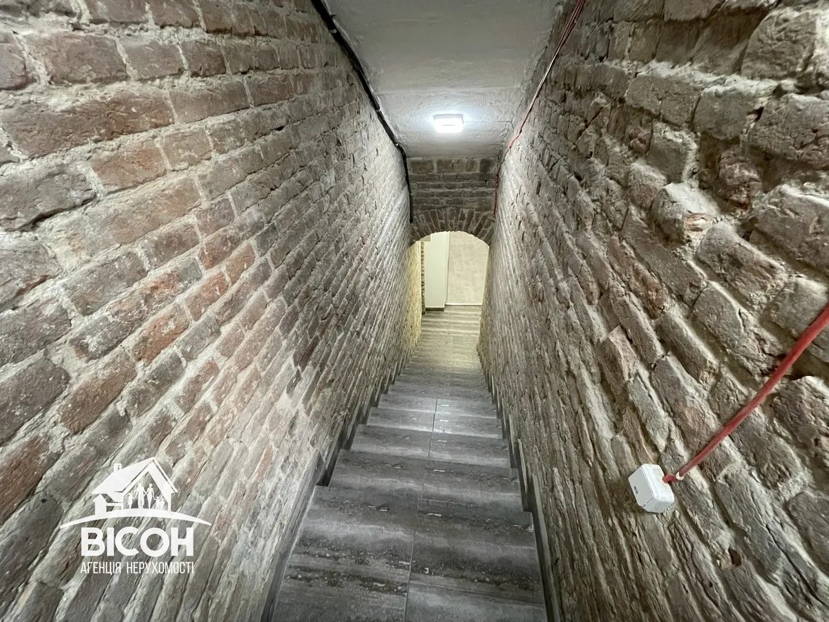 Продам нерухомість під комерцію 37 m², 1 пов./2 поверхи. 39, Руська вул., Тернопіль. 