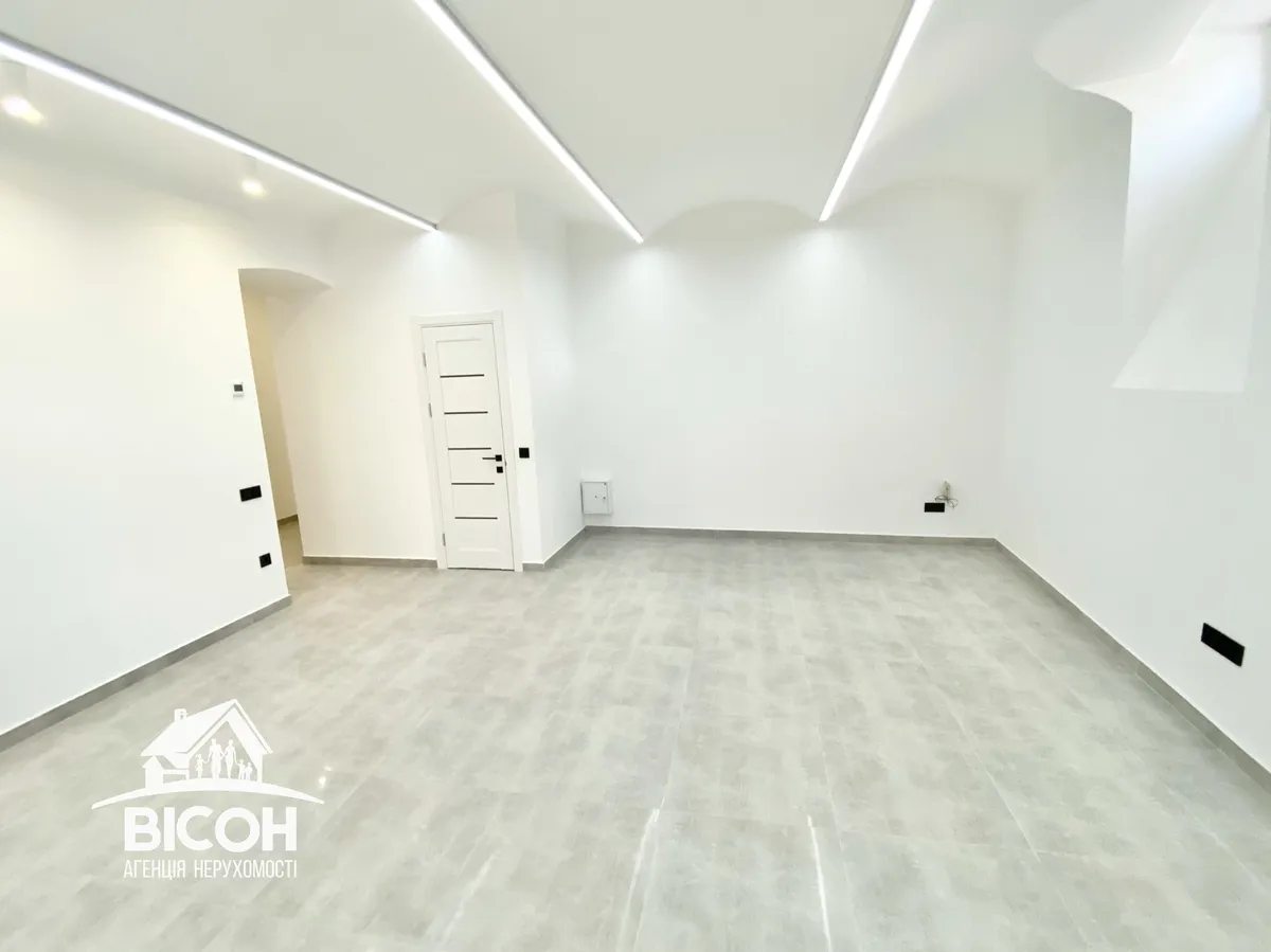 Продам нерухомість під комерцію 37 m², 1 пов./2 поверхи. 39, Руська вул., Тернопіль. 