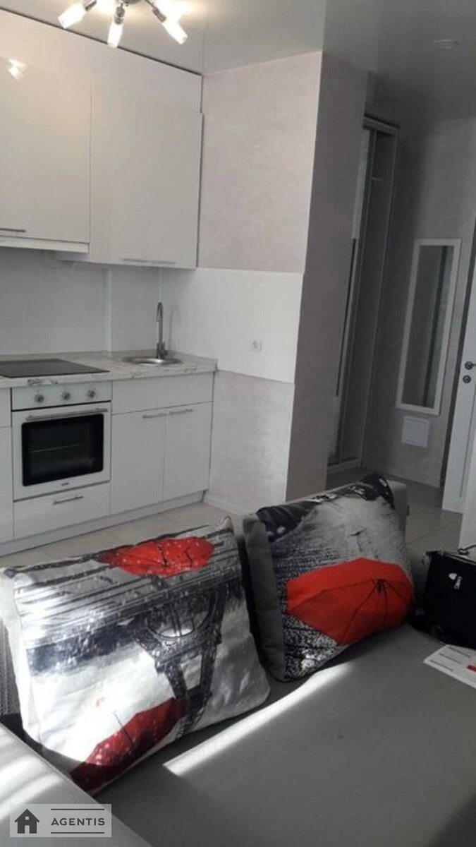 Apartment for rent 1 room, 31 m², 4th fl./9 floors. Regeneratorna, Kyiv. 