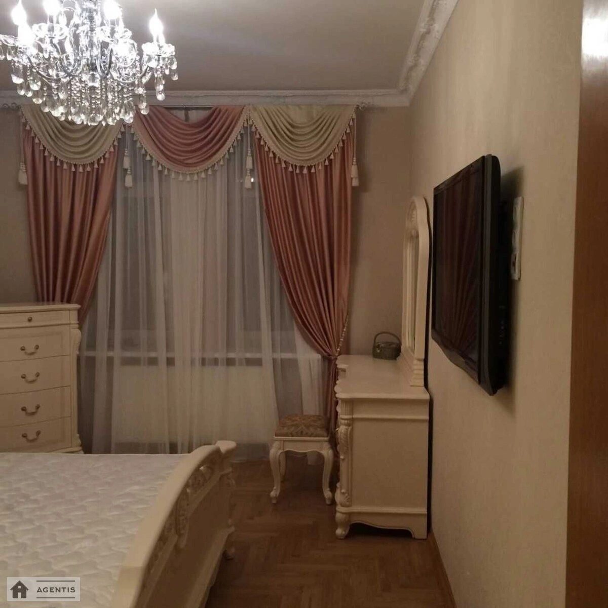 Apartment for rent 3 rooms, 150 m², 4th fl./10 floors. 48, Dmytrivska 48, Kyiv. 