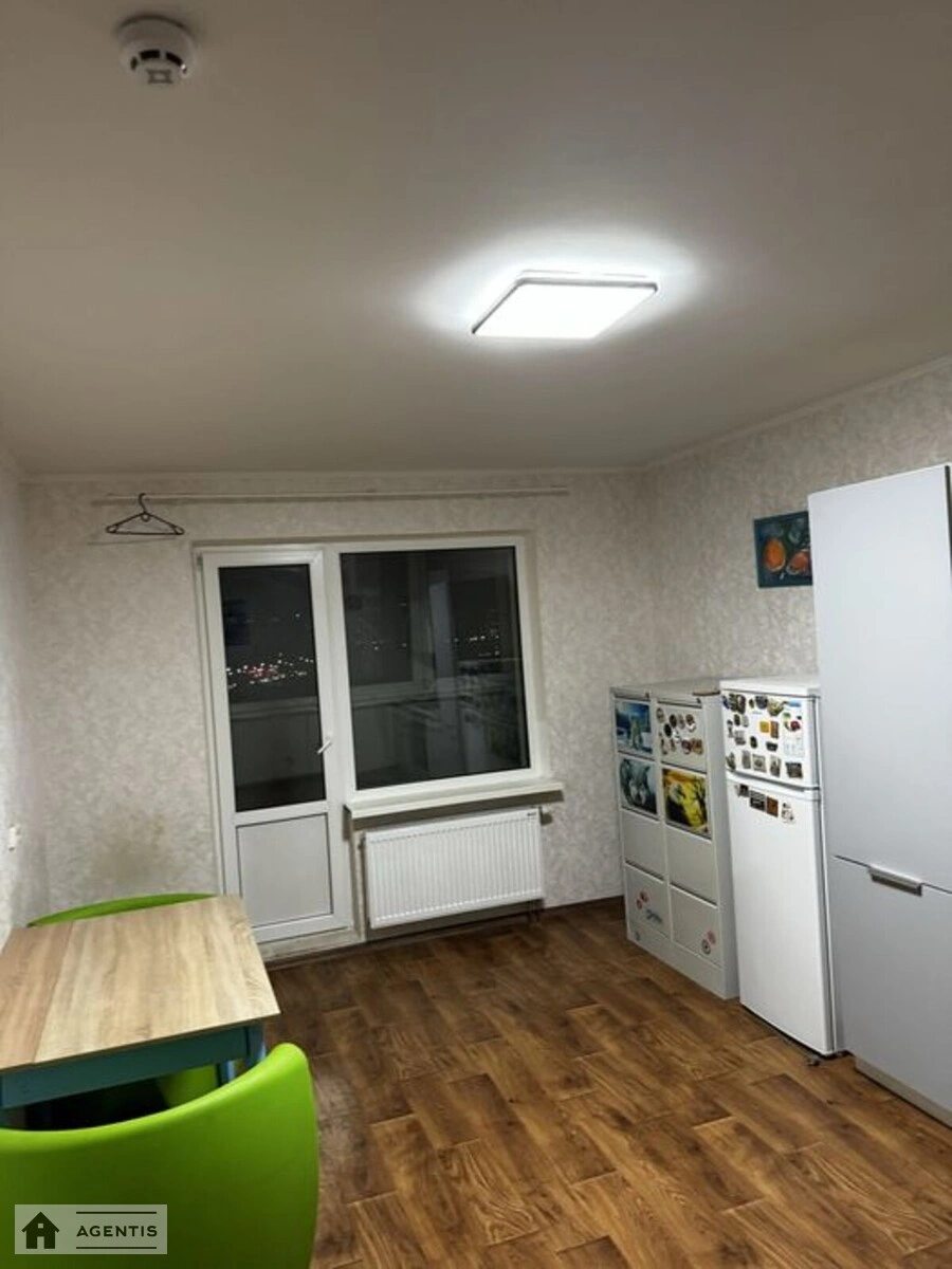 Сдам квартиру 3 комнаты, 97 m², 18 эт./25 этажей. 9, Академіка Глушкова просп., Киев. 