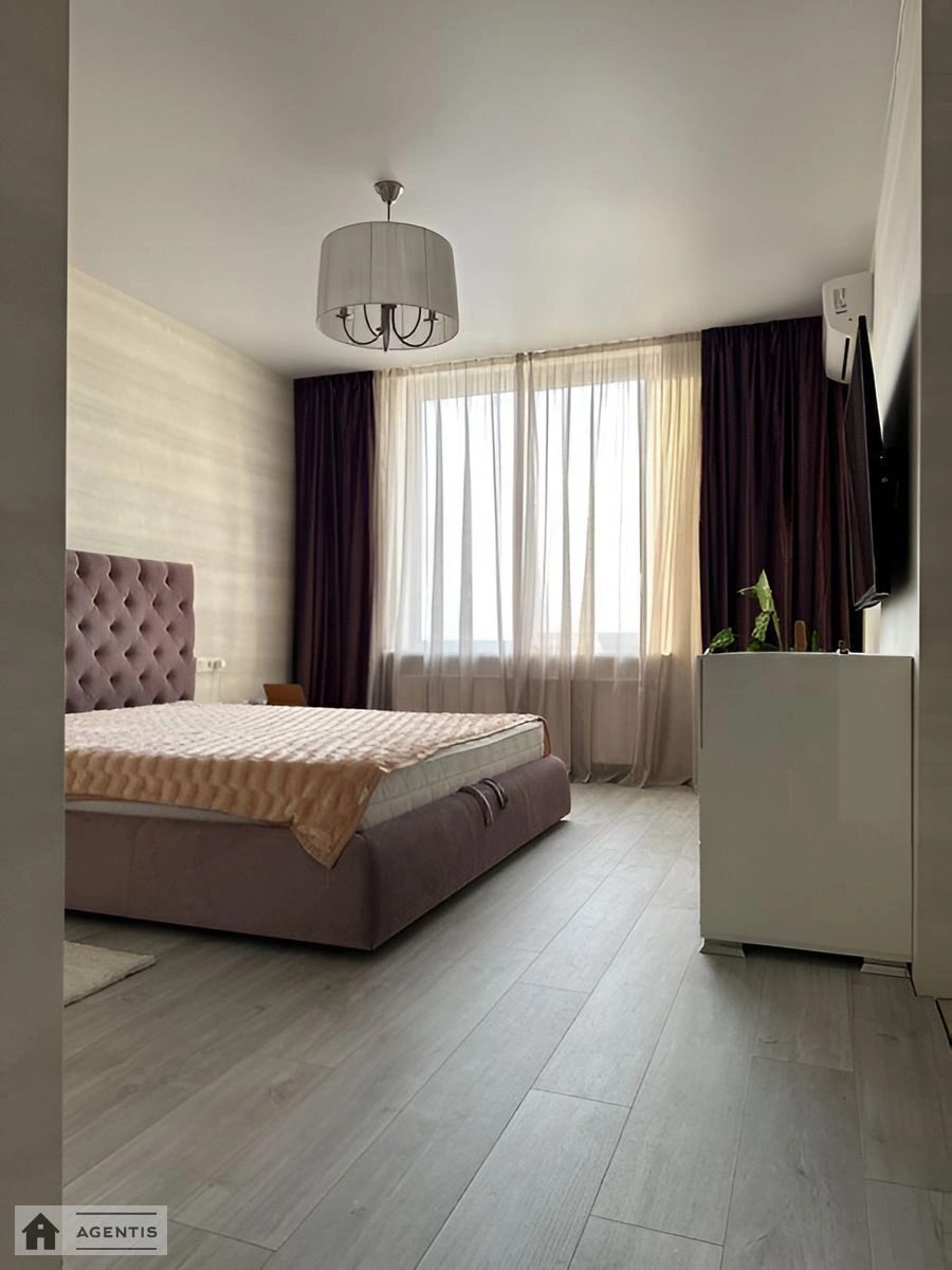 Сдам квартиру 2 комнаты, 92 m², 24 эт./25 этажей. 4, Валерія Лобановського просп. (Червонозоряний), Киев. 