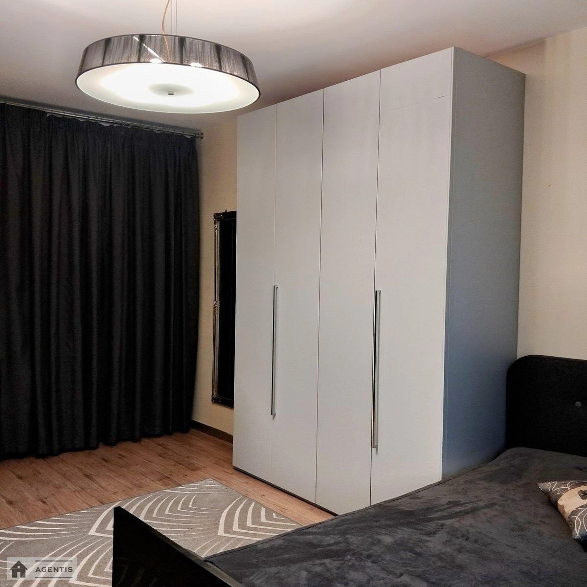 Сдам квартиру 3 комнаты, 120 m², 6 эт./9 этажей. 4, Раїси Окіпної вул., Киев. 