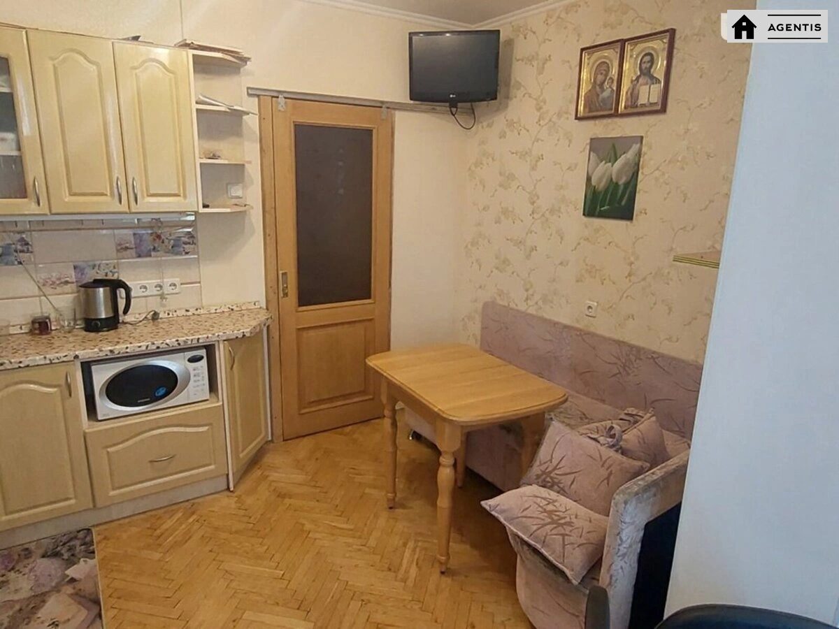 Сдам квартиру 1 комната, 54 m², 10 эт./18 этажей. Лариси Руденко вул., Киев. 