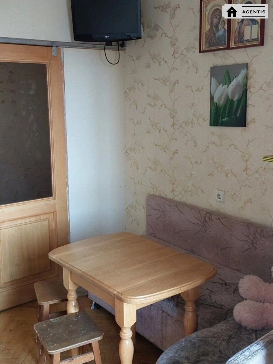 Здам квартиру 1 кімната, 54 m², 10 пов./18 поверхів. Лариси Руденко вул., Київ. 