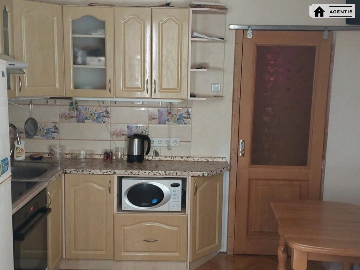 Apartment for rent 1 room, 54 m², 10th fl./18 floors. Larysy Rudenko vul., Kyiv. 