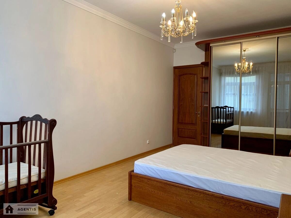 Сдам квартиру 2 комнаты, 90 m², 5 эт./25 этажей. 36, Євгена Коновальця вул. (Щорса), Киев. 