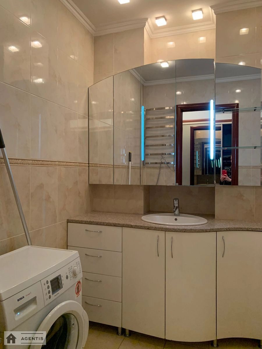 Сдам квартиру 2 комнаты, 90 m², 5 эт./25 этажей. 36, Євгена Коновальця вул. (Щорса), Киев. 