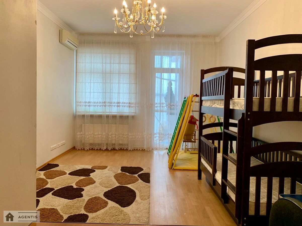 Сдам квартиру 2 комнаты, 90 m², 5 эт./25 этажей. 36, Євгена Коновальця вул. (Щорса), Киев. 