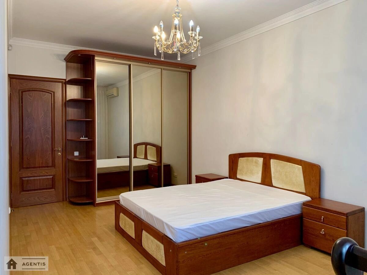 Сдам квартиру 2 комнаты, 90 m², 5 эт./25 этажей. 36, Євгена Коновальця вул. (Щорса), Киев. 