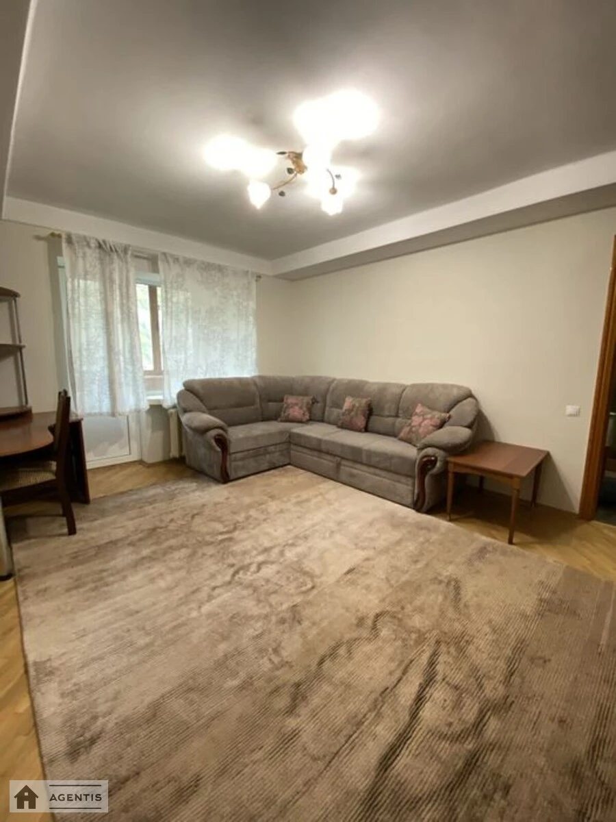 Сдам квартиру 2 комнаты, 47 m², 2 эт./8 этажей. 91, Голосеевский 91, Киев. 