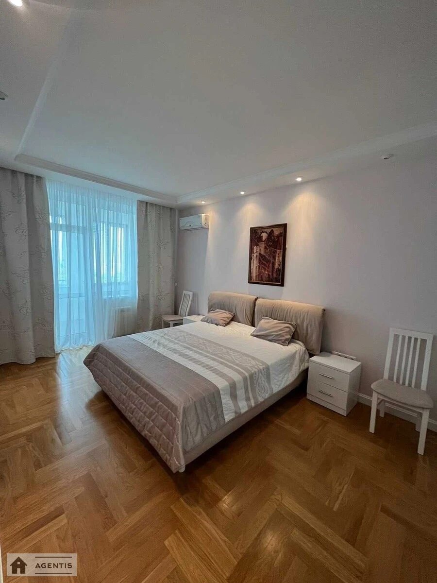 Сдам квартиру 3 комнаты, 141 m², 23 эт./27 этажей. 7, Леси Украинки 7, Киев. 