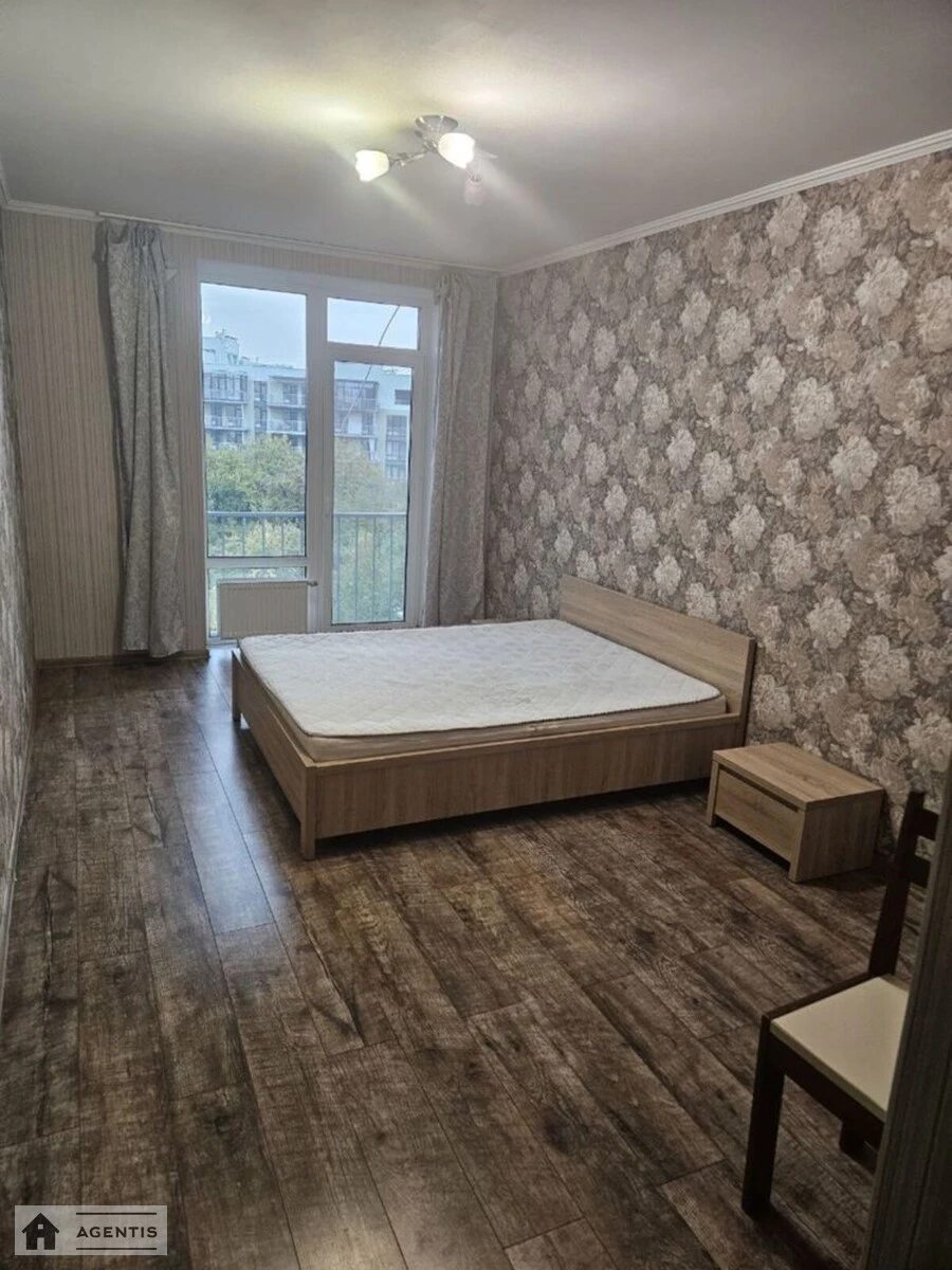 Сдам квартиру 2 комнаты, 71 m², 4 эт./6 этажей. 94, Замковецкая 94, Киев. 