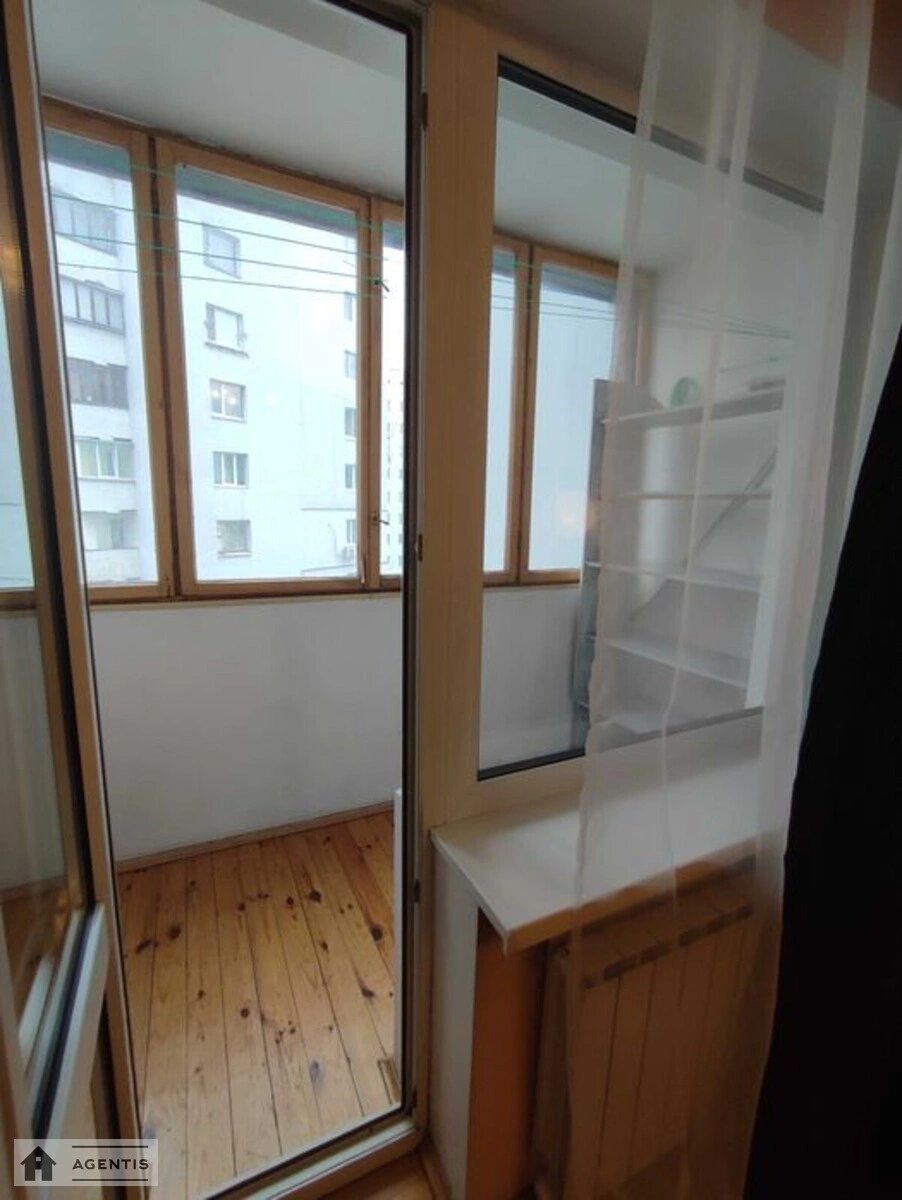 Apartment for rent 3 rooms, 75 m², 12th fl./20 floors. 3, Larysy Rudenko vul., Kyiv. 