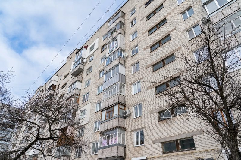 Продаж квартири. 4 кімнати, 81 m², 4 поверх/9 поверхів. 11, Мазепы, Чернігів. 