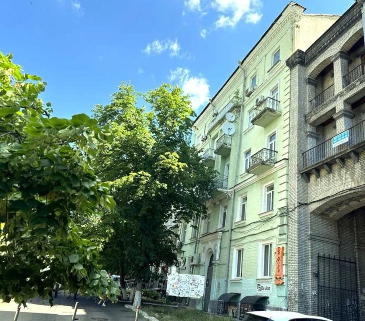 Здам квартиру 3 кімнати, 82 m², 5 пов./6 поверхів. 67, Володимирська 67, Київ. 