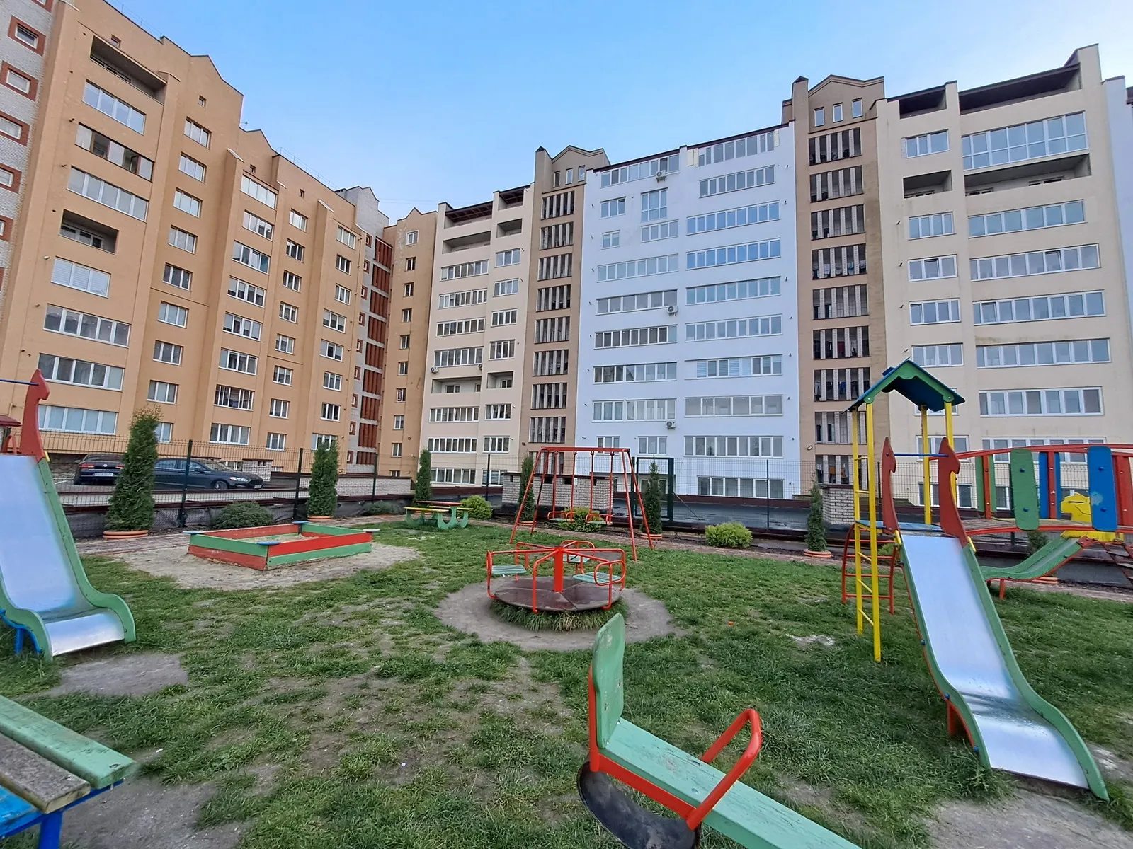 Продаж квартири 3 кімнати, 84 m², 2 пов./10 поверхів. Іллєнка вул., Тернопіль. 