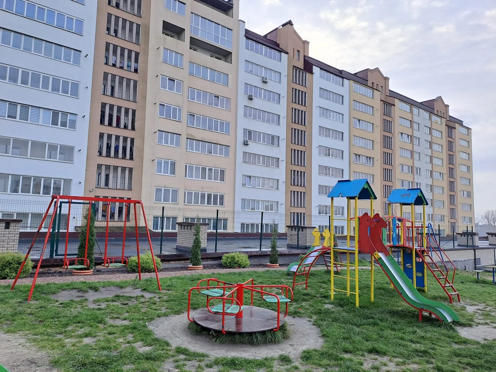 Продаж квартири 3 кімнати, 84 m², 2 пов./10 поверхів. Іллєнка вул., Тернопіль. 