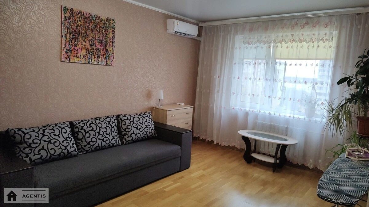 Apartment for rent 1 room, 37 m², 8th fl./9 floors. 10, Chornobylska 10, Kyiv. 