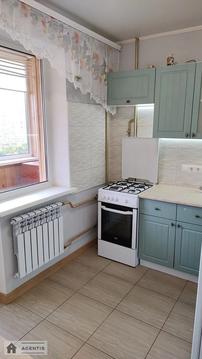 Apartment for rent 1 room, 37 m², 8th fl./9 floors. 10, Chornobylska 10, Kyiv. 